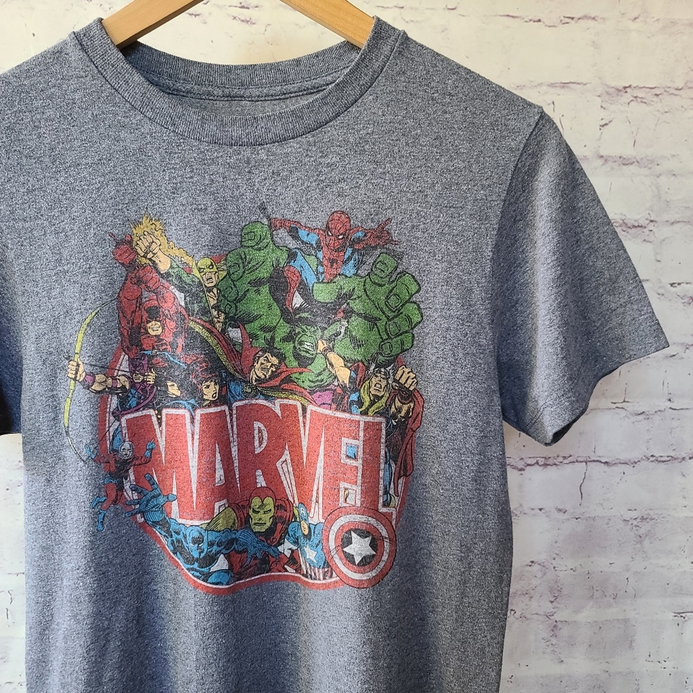 Marvel Avengers Heroes Graphic Print Tee Small 19x26